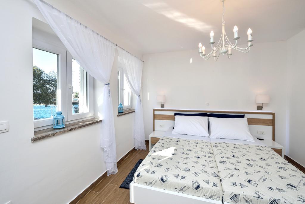 Lavender Apt. W. Balcony In Old Town Zadar Bagian luar foto