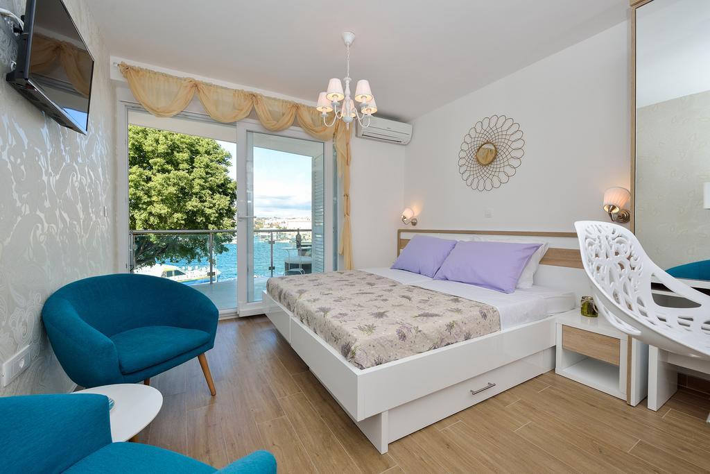 Lavender Apt. W. Balcony In Old Town Zadar Bagian luar foto