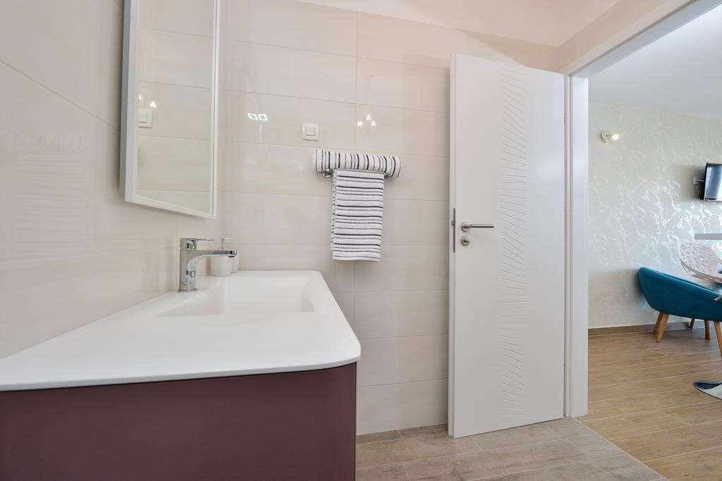 Lavender Apt. W. Balcony In Old Town Zadar Bagian luar foto